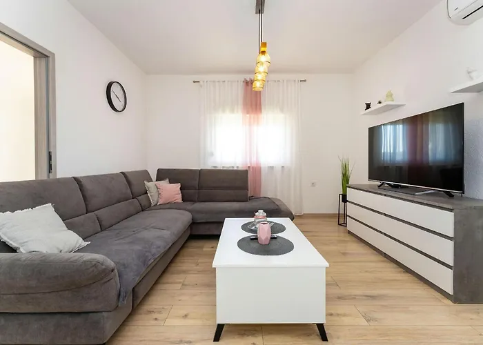 With Sea View 181 Semesterbostad