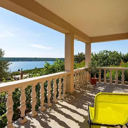 Dom wakacyjny With Sea View 181 Kruševo