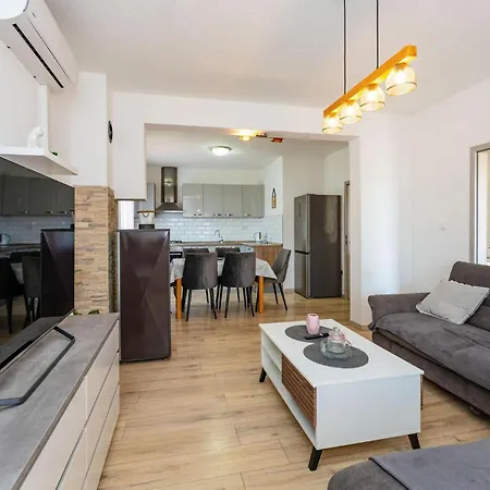 Dom wakacyjny With Sea View 181 Kruševo